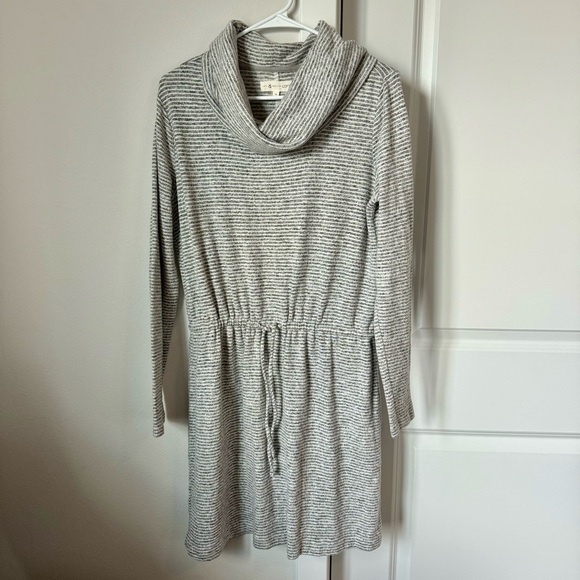Lou & Grey Dresses & Skirts - Lou & Grey Gray Striped Cowl Neck Dress Size Medium Gray White Tie Waist Casual